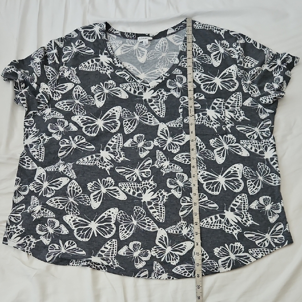 Gray and White Top with Butterfly Print - Picture 6 of 7